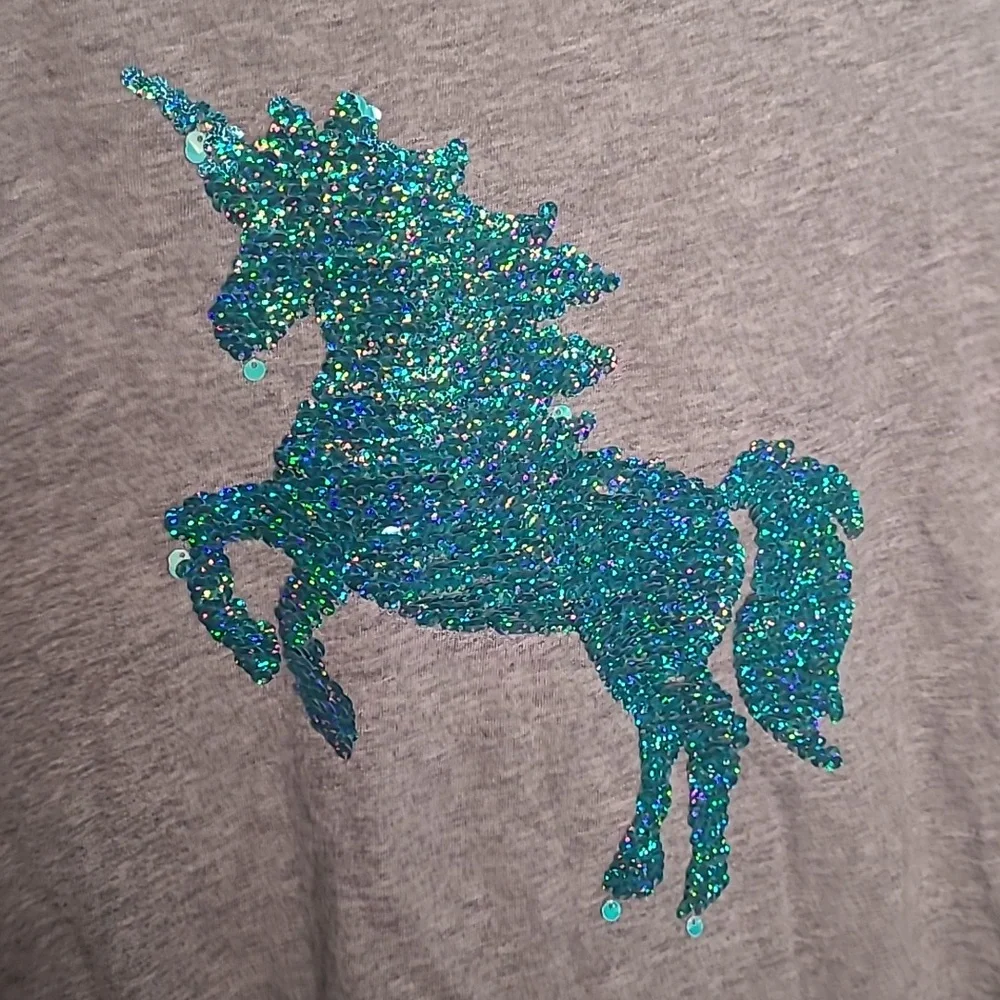 Justice Girls 12 sparkly sequin color changing unicorn teal shirt